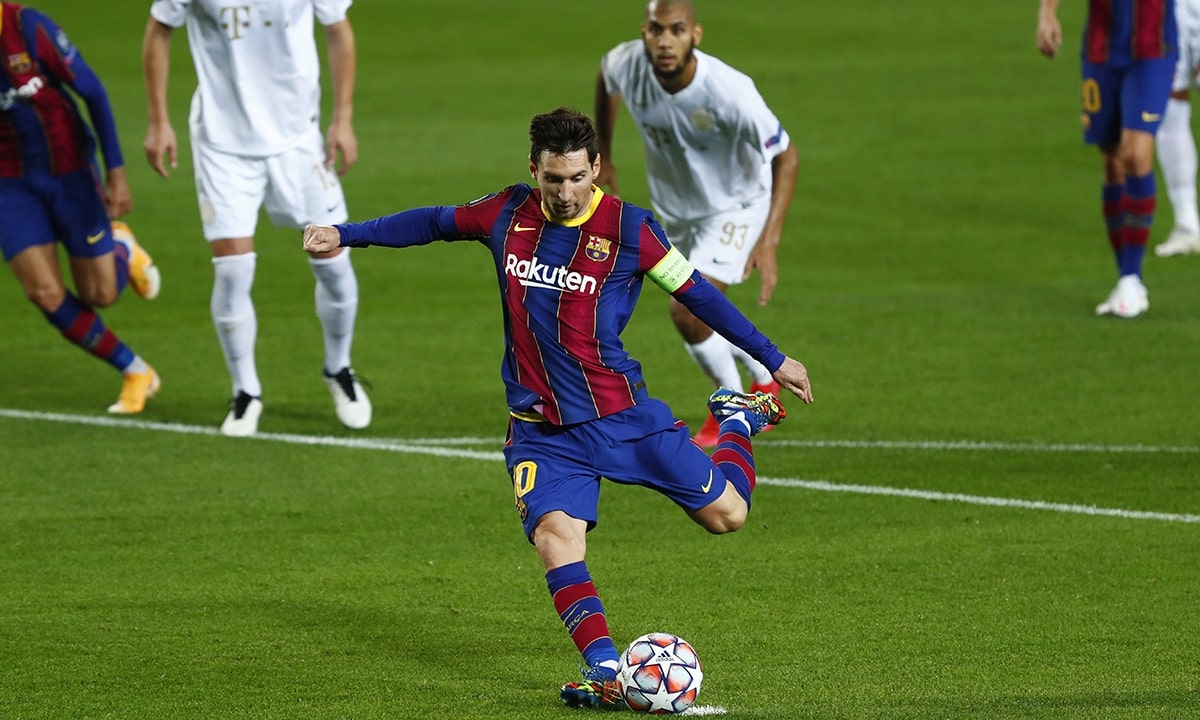 BXH 10 cầu thủ ghi bàn nhiều nhất Cúp C1: Ai là người dẫn đầu? 3 Messi với trái bóng trong chân, gắn liền với kỷ nguyên hoàng kim của Barcelona tại Champions League