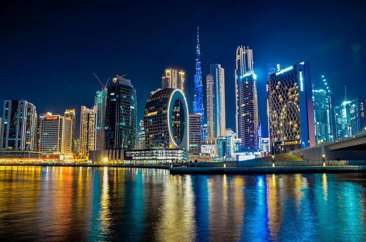 Những toà nhà chọc trời với ánh đèn đầy màu sắc hiện đại tại Qatar