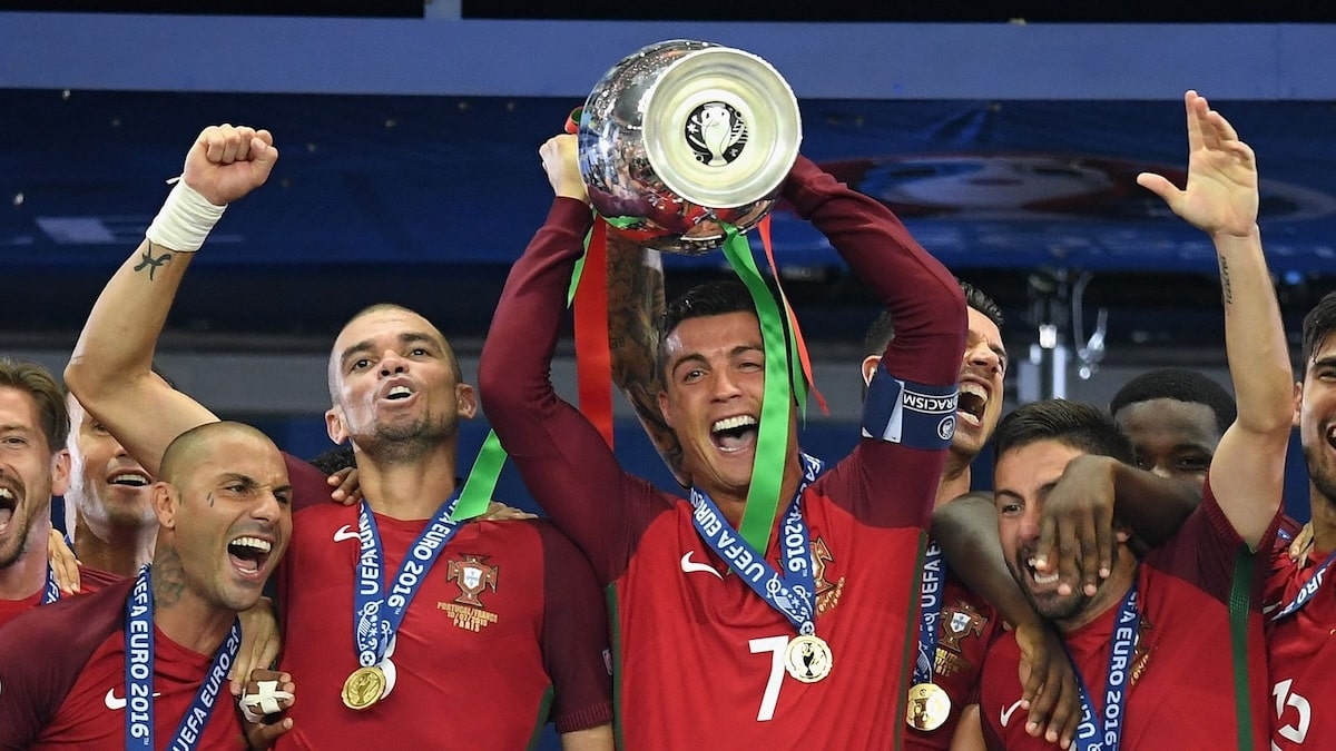 Cristiano Ronaldo ghi bao nhiêu bàn thắng trong sự nghiệp? 5 Cristiano Ronaldo - Người đội trưởng vĩ đại dẫn dắt Bồ Đào Nha chinh phục chức vô địch EURO 2016 lịch sử