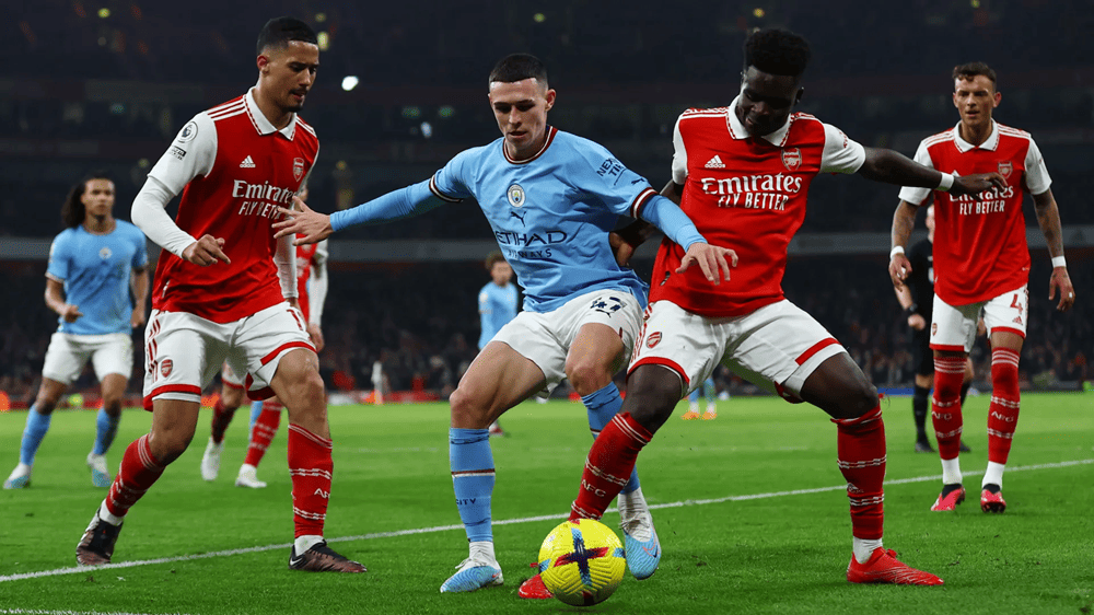 Arsenal đối đầu với Manchester