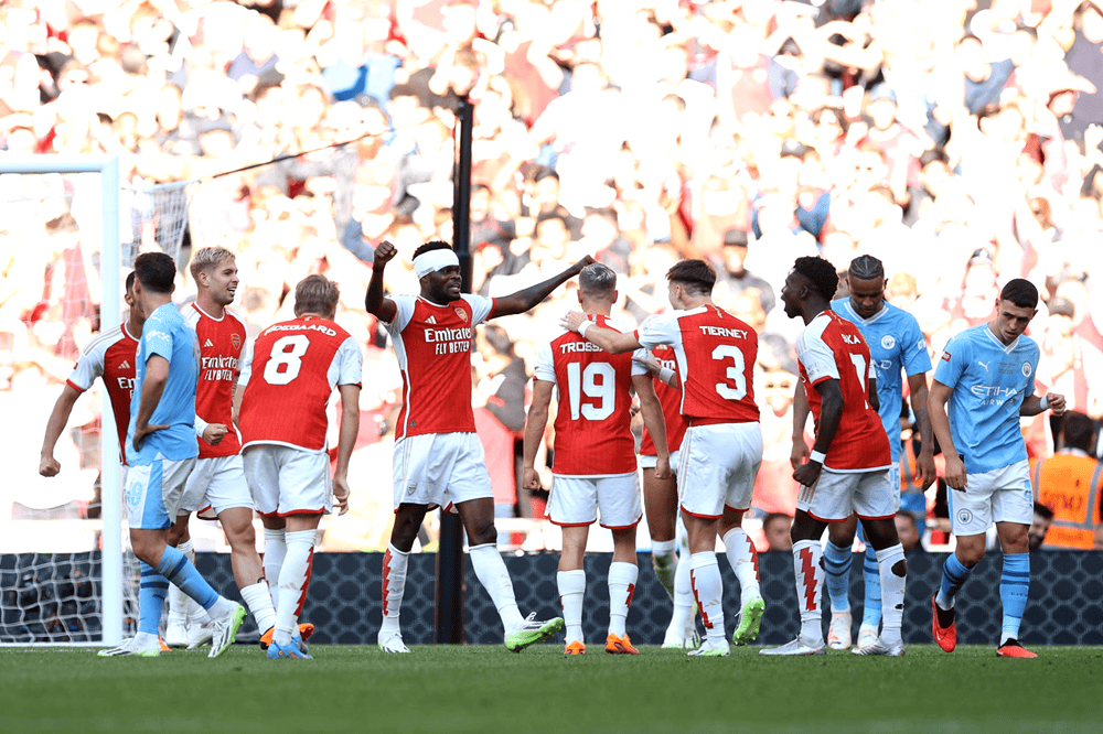 Arsenal đối đầu với Manchester