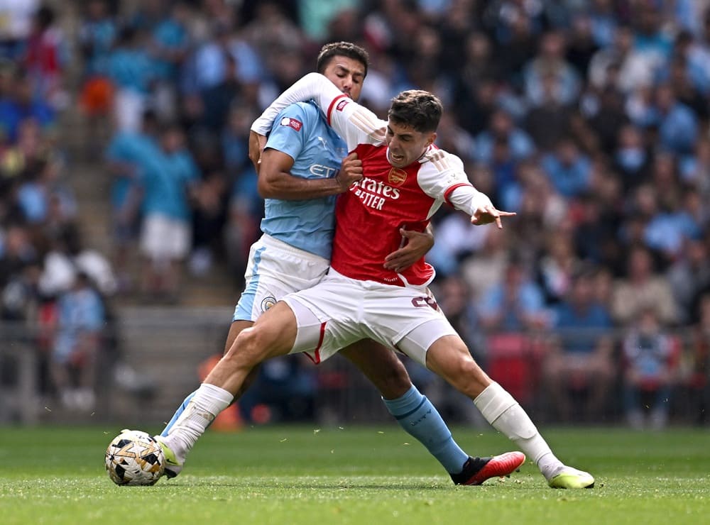 Arsenal đối đầu với Manchester