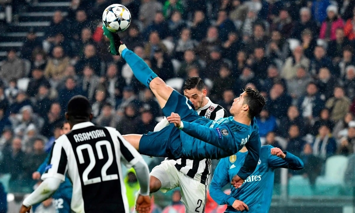 Bàn thắng kiểu xe đạp chổng ngược lịch sử của Ronaldo vào lưới Juventus ở Champions League
