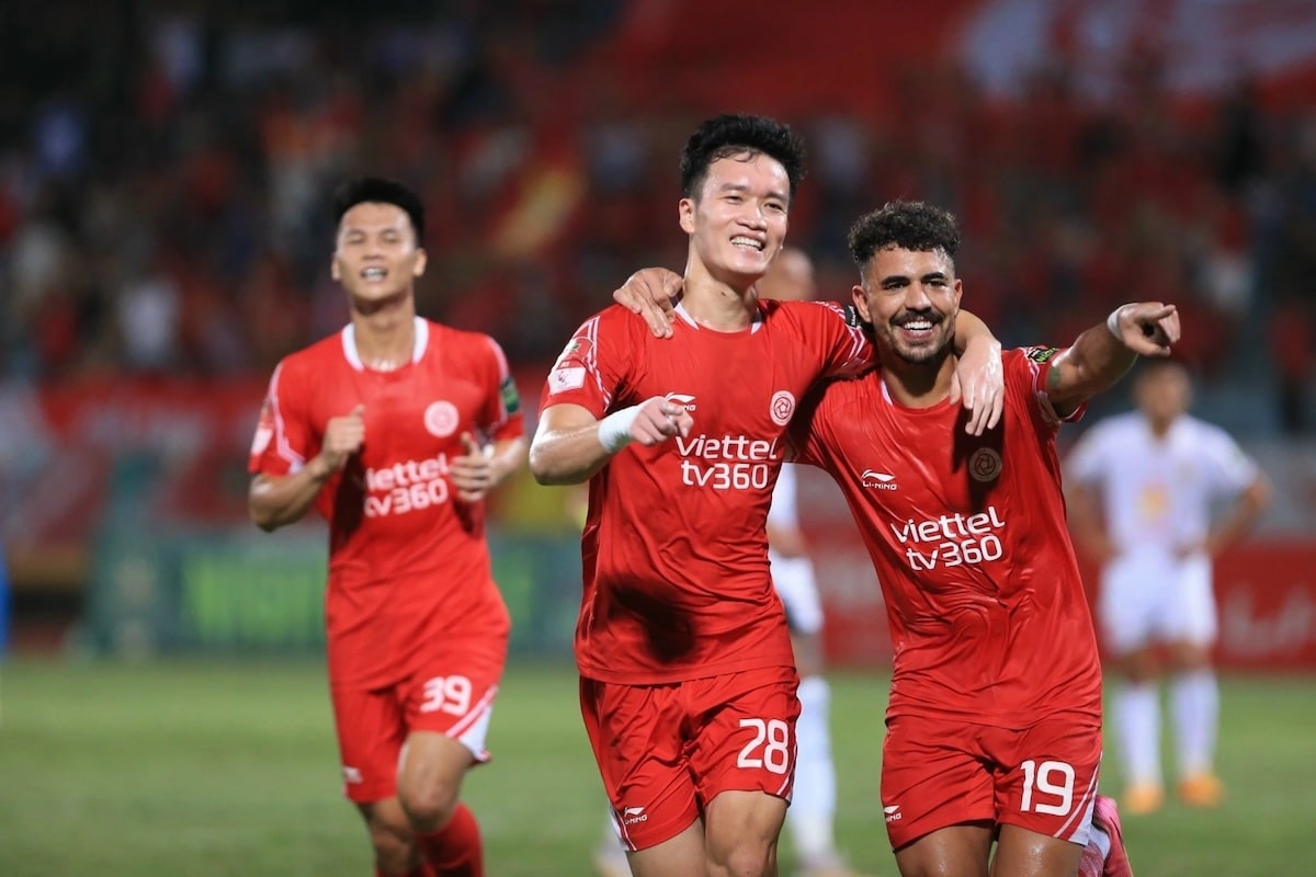 Cách trở thành cầu thủ bóng đá chuyên nghiệp thực thụ 2 Cầu thủ bóng đá chuyên nghiệp kiếm sống bằng tài năng, nhận lương và thi đấu cho câu lạc bộ