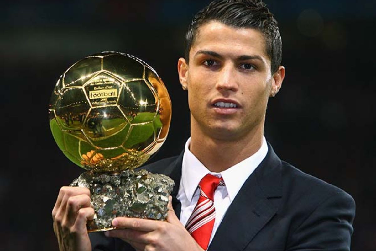 Bạn có biết ai là cầu thủ vĩ đại nhất Manchester United? 6 Cristiano Ronaldo giành Quả bóng vàng sau khi giúp MU vô địch Champions League 2008