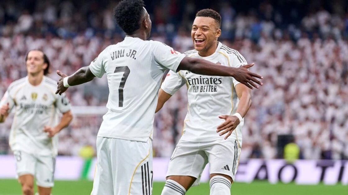 Cú hat-trick lịch sử giúp Mbappe ghi danh Champions League
