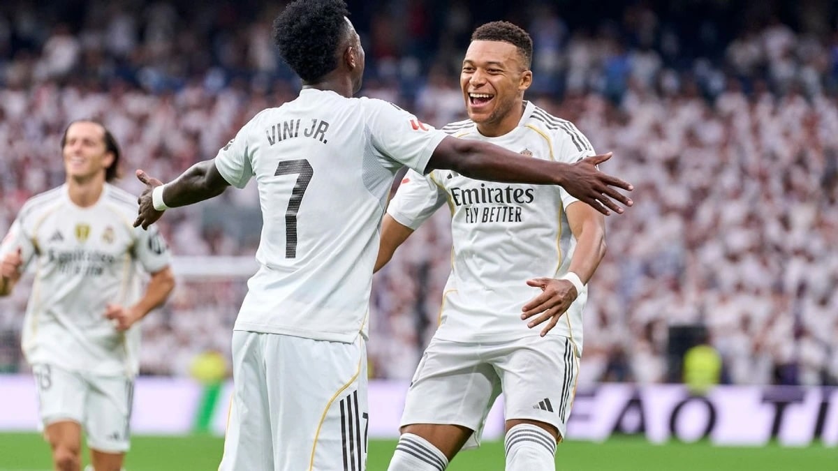 Cú hat-trick lịch sử giúp Mbappe ghi danh Champions League