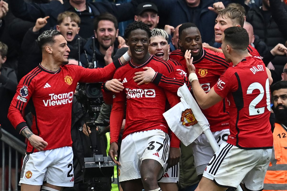 Bạn có biết ai là cầu thủ vĩ đại nhất Manchester United? 2 Danh hiệu tập thể là thước đo trực quan nhất đánh giá cầu thủ vĩ đại MU