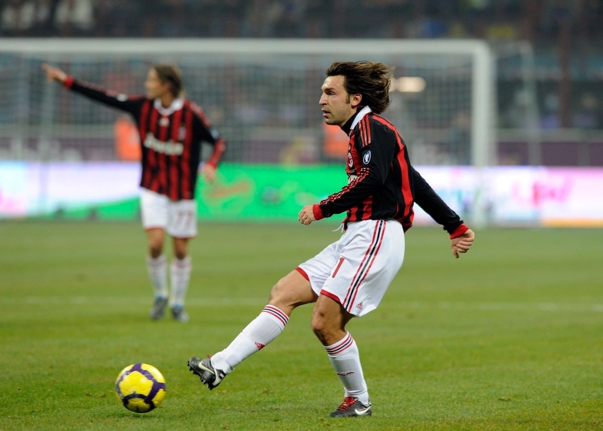 Regista khác Tiền vệ phòng ngự, tập trung kiểm soát bóng và sáng tạo thay vì tranh chấp