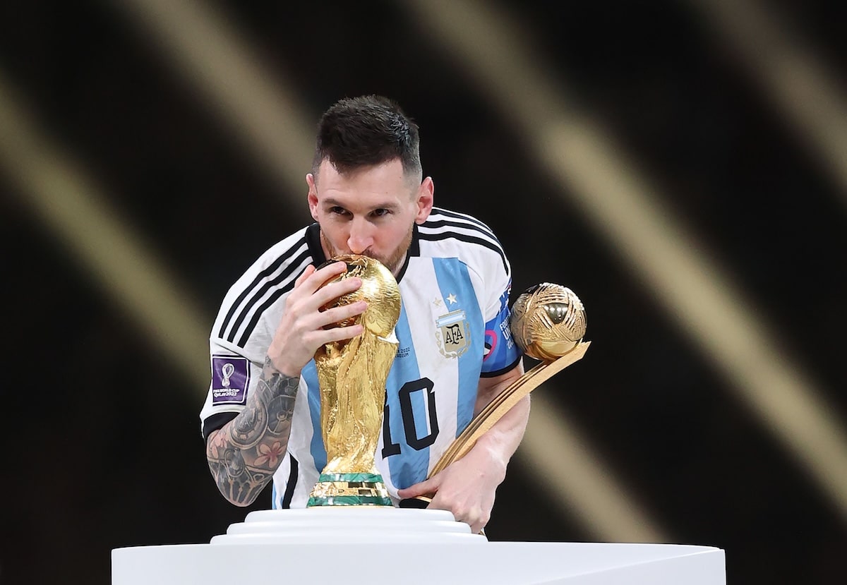 Messi đã vô địch những giải nào trong sự nghiệp? 2 Messi là cầu thủ giàu thành tích nhất lịch sử với hơn 40 danh hiệu bóng đá chuyên nghiệp