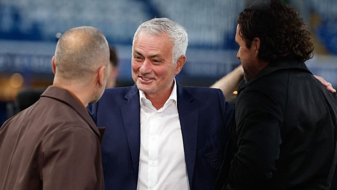 Mourinho thất bại nhưng vẫn được yêu mến trong ngày trở lại Chelsea