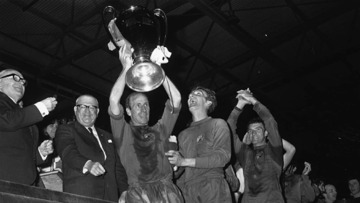 Bạn có biết ai là cầu thủ vĩ đại nhất Manchester United? 5 Sir Bobby Charlton chinh phục thành công Cúp C1 lịch sử năm 1968